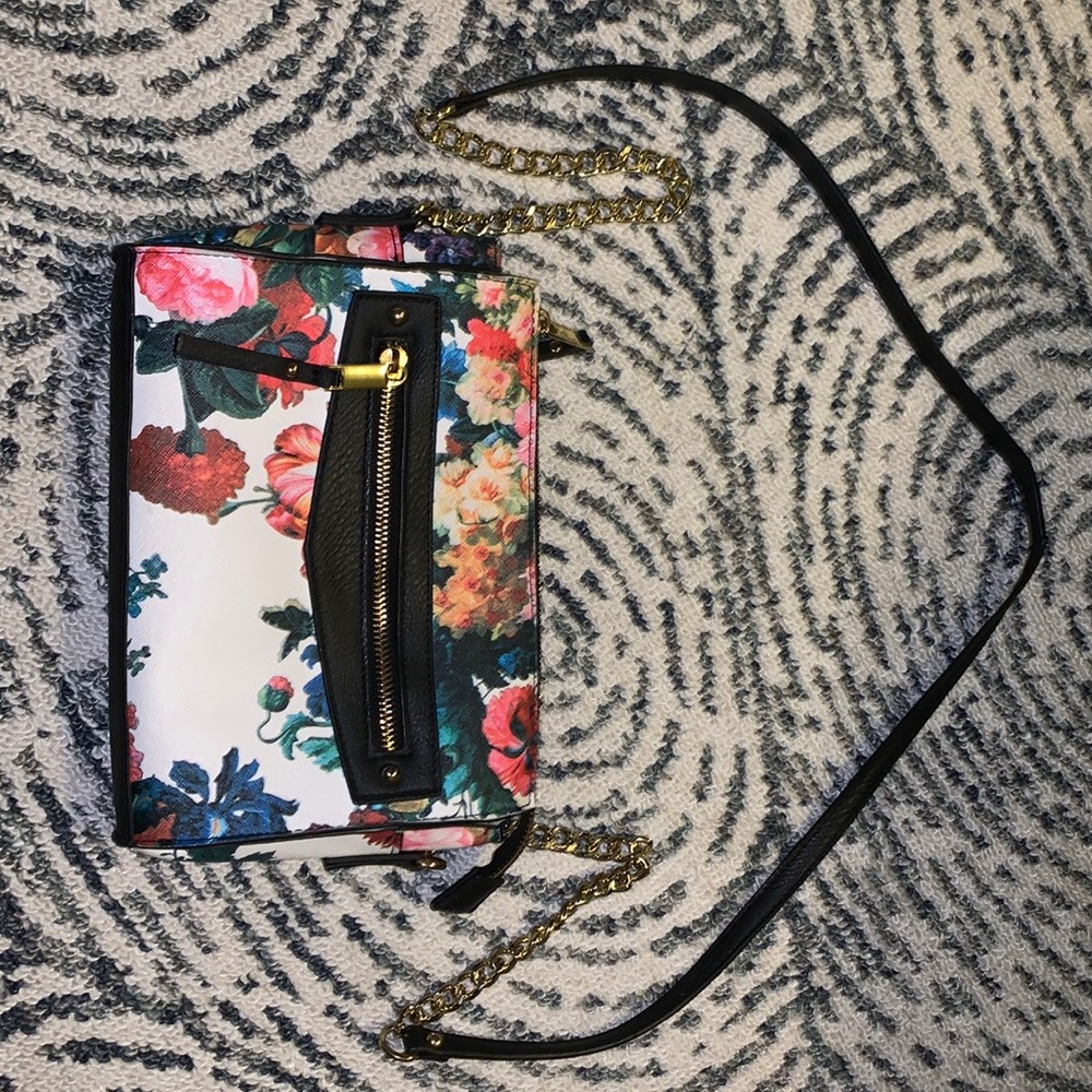 Colourful floral crossbody.